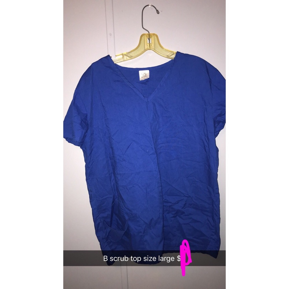 B scrub top size large